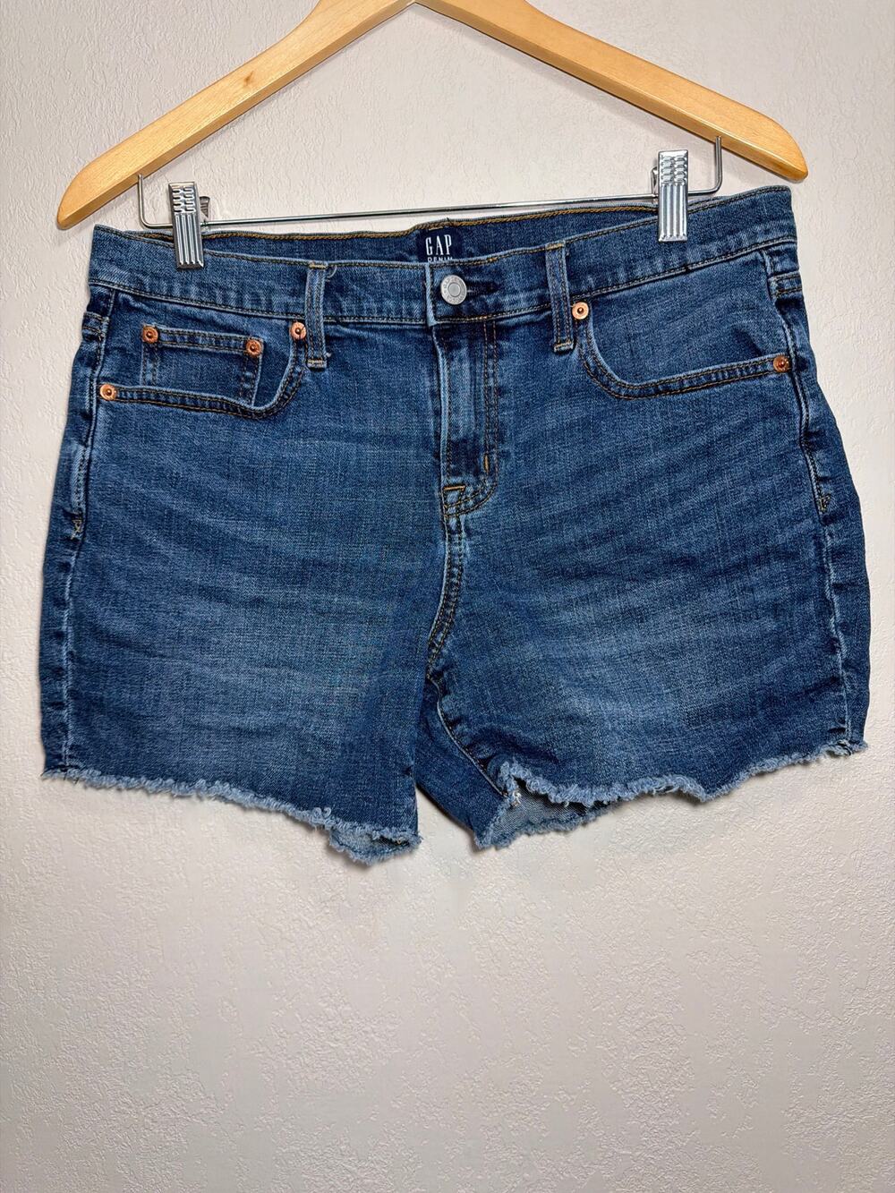 GAP Denim Women’s Shorts SZ 29 Frayed hem